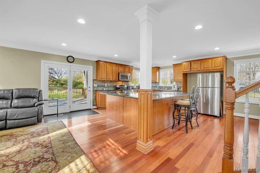 10906 Dewitt Road, Van Buren Twp, MI 48111 MLS 20230097778 properties