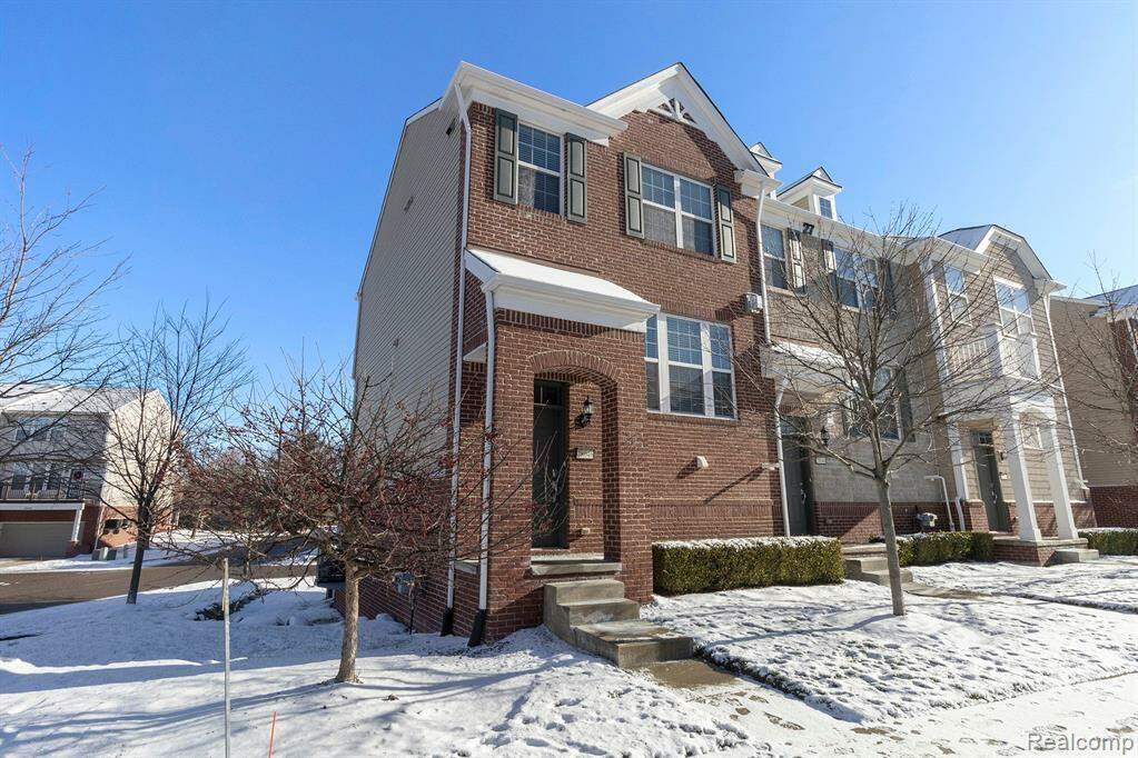 28046 Hopkins Drive, Novi, MI 48377 MLS 20230099708 properties