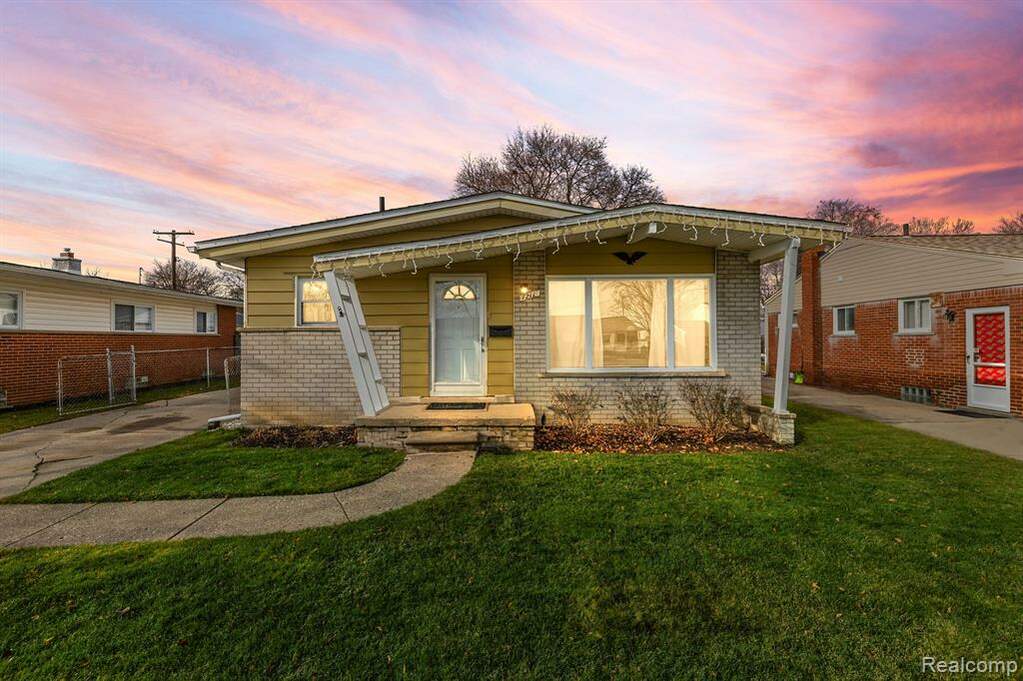 1211 N Selfridge Boulevard, Clawson, MI 48017 MLS 20230100318