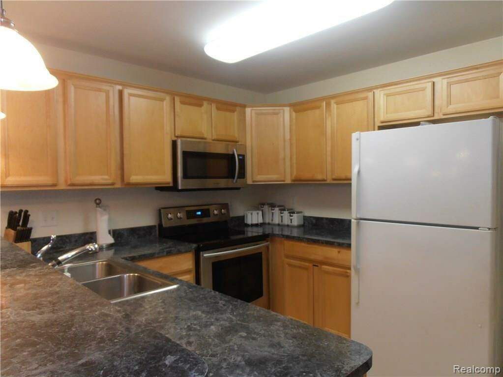 3102 Cameron Circle, Commerce Twp, MI 48390 MLS 20230101328