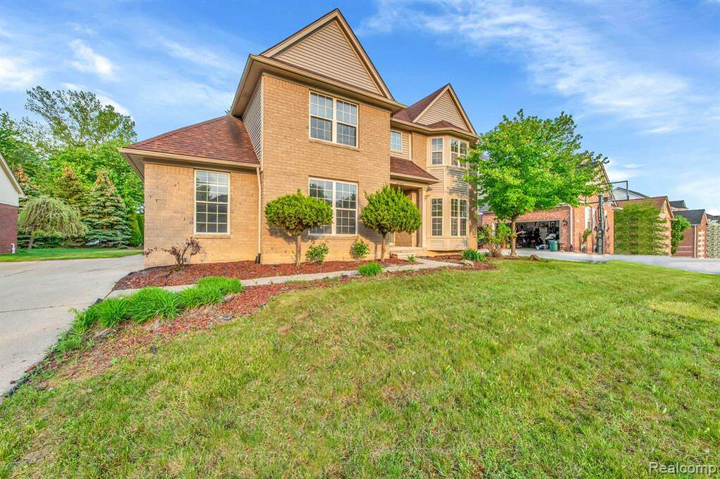 48642 Brittany Parc Drive, Twp, MI 48044 MLS 20230101544 properties SE Michigan