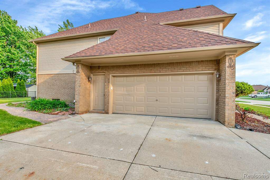 48642 Brittany Parc Drive, Twp, MI 48044 MLS 20230101544 properties SE Michigan