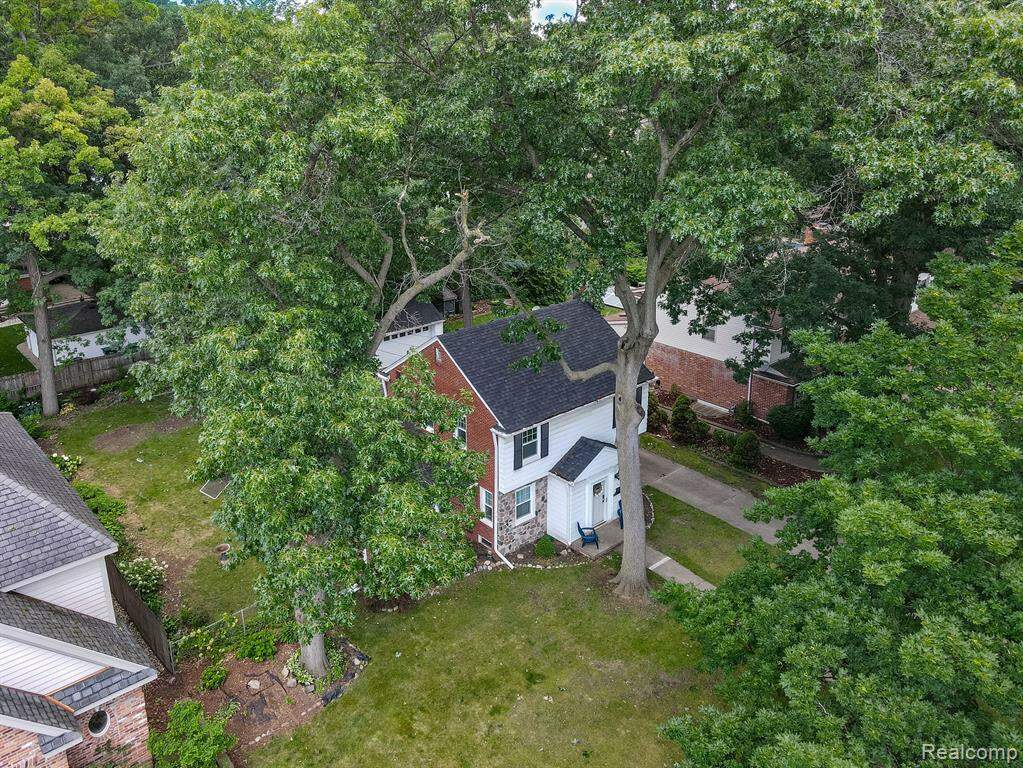 1303 Kingsbury Avenue, Dearborn, MI 48128 MLS 20230102403 properties