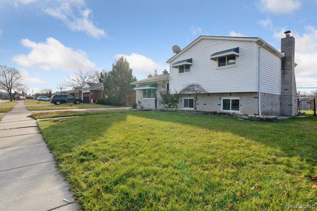 32505 Norwood Drive, Warren, MI 48092 MLS 20230103401 properties