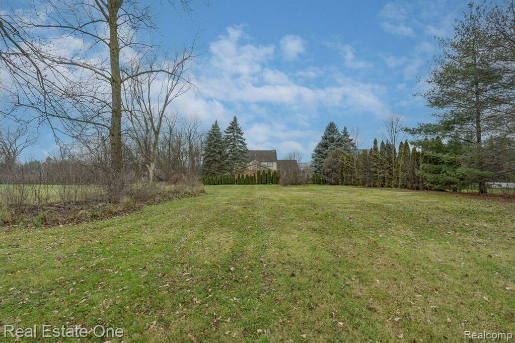 4165 Crooks Road, Troy, MI 48098 MLS 20230105183 properties