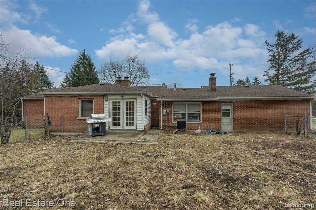 4165 Crooks Road, Troy, MI 48098 MLS 20230105183 properties