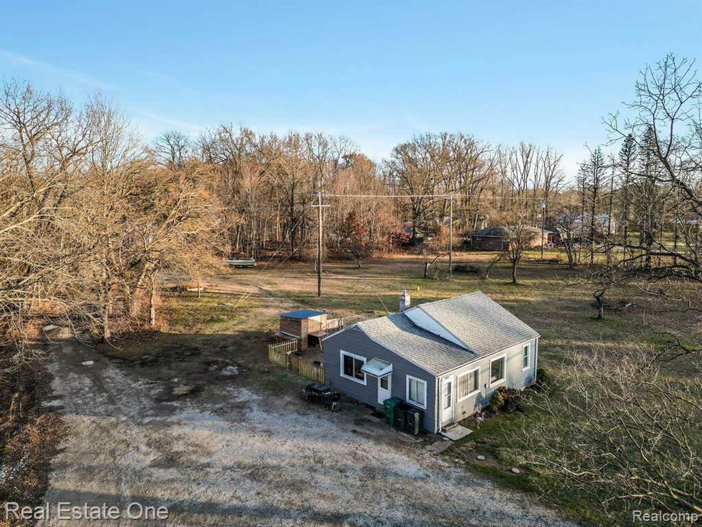 23387 Middlebelt Road, Huron Twp, MI 48164 MLS 20230105257 properties