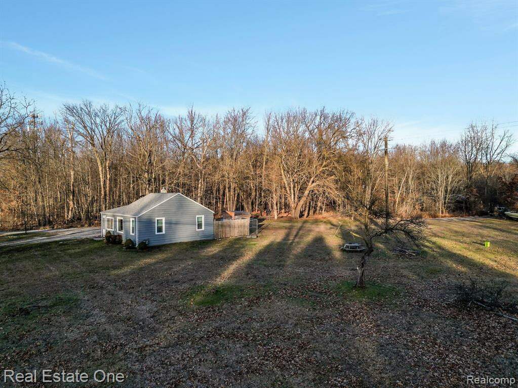 23387 Middlebelt Road, Huron Twp, MI 48164 MLS 20230105257 properties