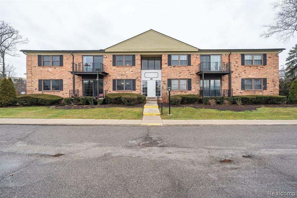 30080 Wildbrook Drive 101, Southfield, MI 48034 MLS 20240002967