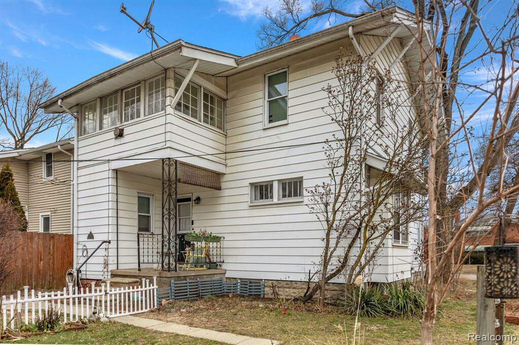 203 Catalpa Drive, Royal Oak, MI 48067 MLS 20240008540 properties