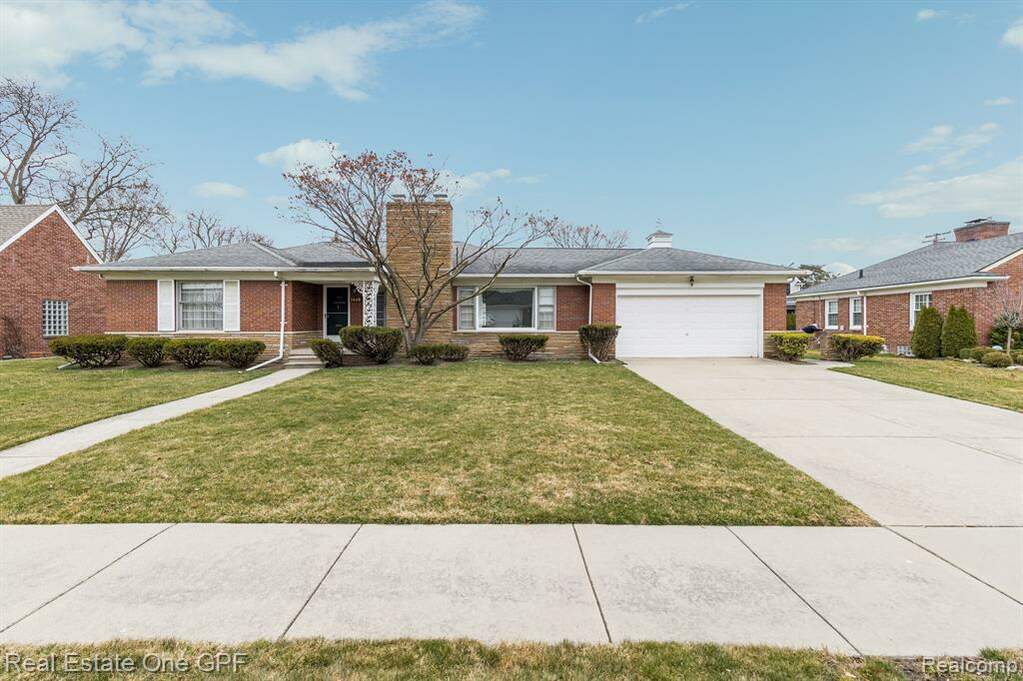 1452 N Renaud Road, Grosse Pointe Woods, MI 48236 MLS 20240015227 properties