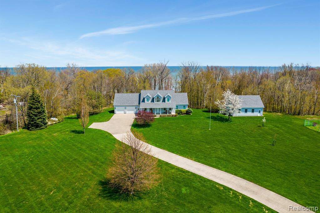 6880 N Lakeshore Rd, Huron Twp, MI 48468 MLS 20240015670