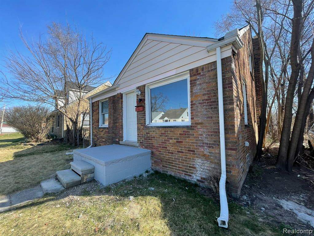 17924 Mackay Street, Detroit, MI 48212 MLS 20240017409 properties