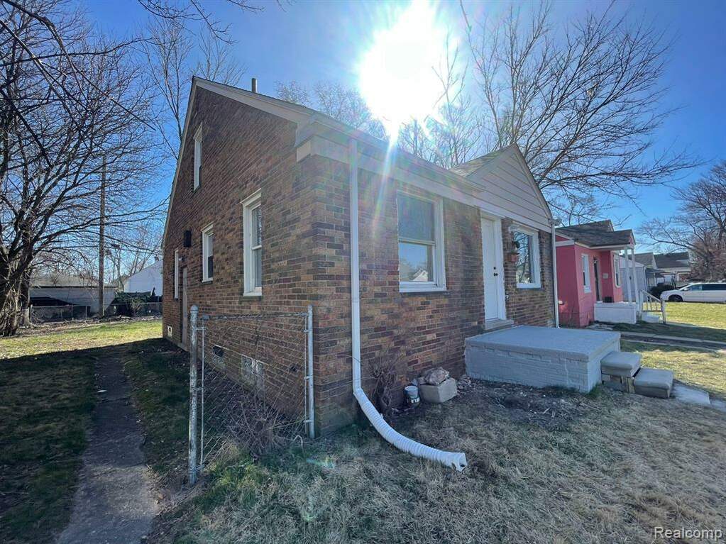 17924 Mackay Street, Detroit, MI 48212 MLS 20240017409 properties