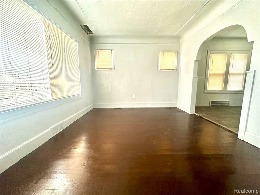 18701 Fairport Street, Detroit, MI 48205 MLS 20240022413