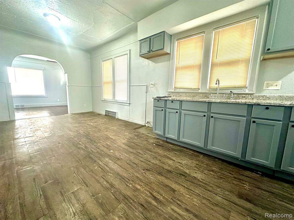 18701 Fairport Street, Detroit, MI 48205 MLS 20240022413