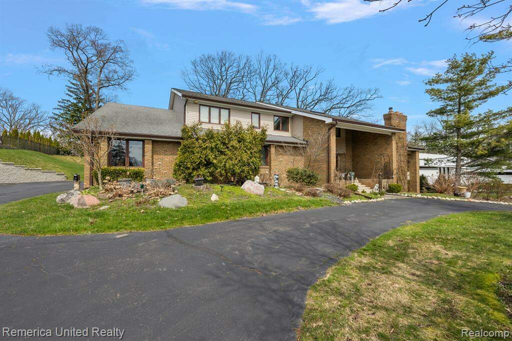 1990 Sherwood Glen, West Bloomfield Twp, MI 48302 MLS 20240023219