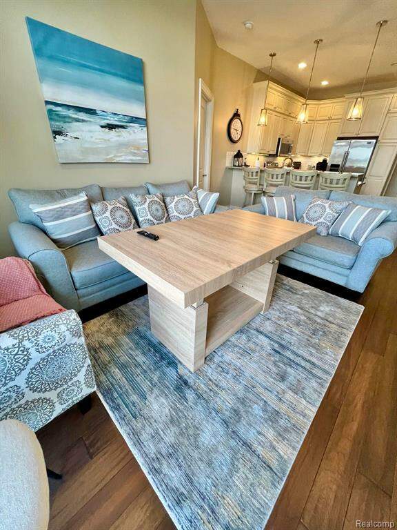 9 E Main Street 202, Bay City, MI 48708 MLS 20240025508