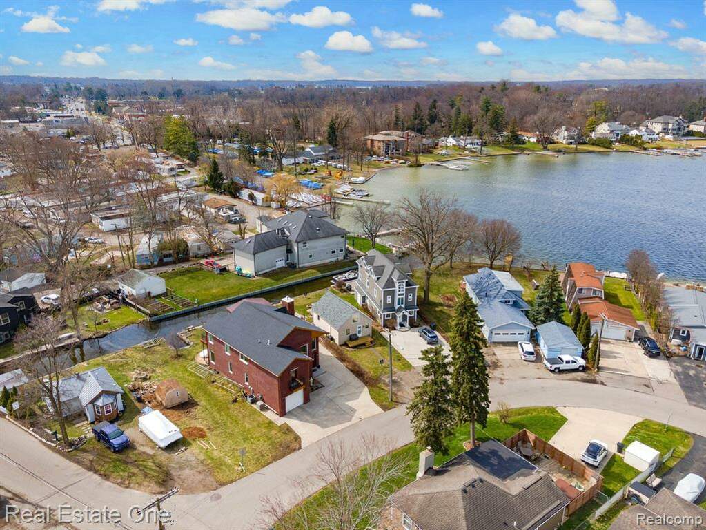 2184 Park Circle, Keego Harbor, MI 48320 MLS 20240029238 properties REMI Christie's