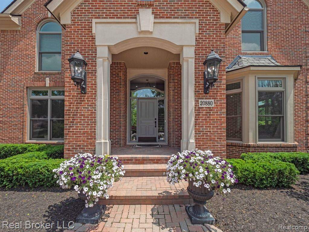 20880 Turnberry Boulevard, Novi, MI 48167 MLS 20240036495