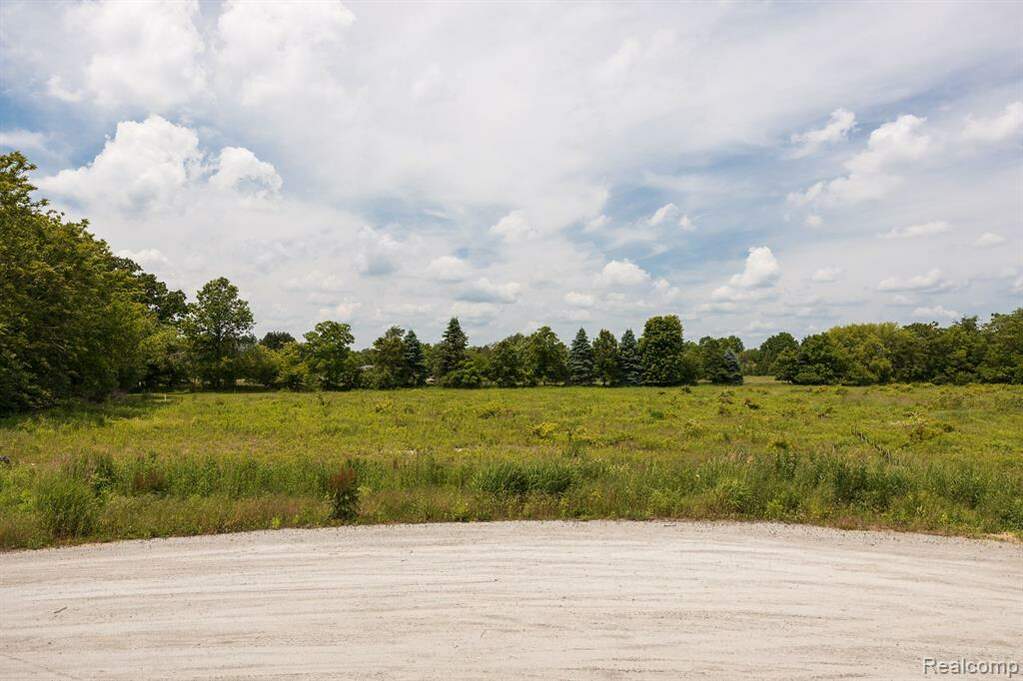 924 Serenity Way, Scio Twp, MI 48103 MLS 20240039272 properties