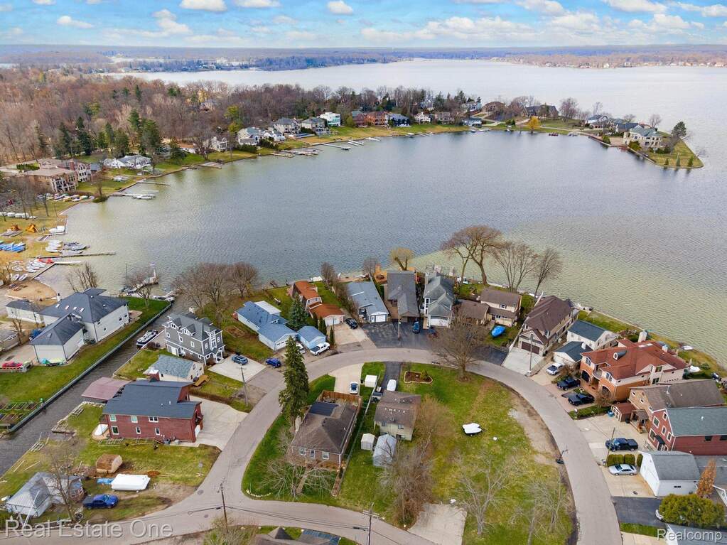 2184 Park Circle, Keego Harbor, MI 48320 | MLS# 20240040752 ...
