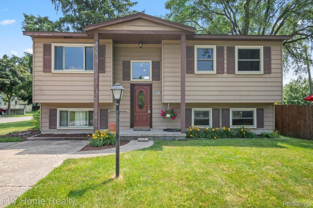 3362 Sashabaw Road, Waterford, MI 48329