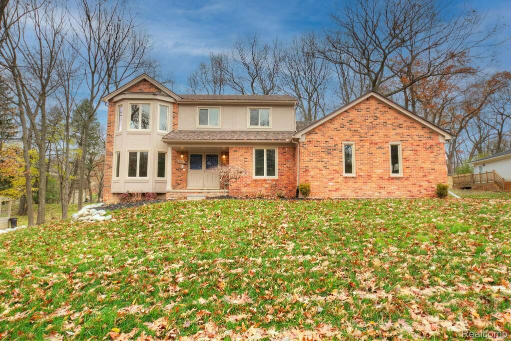 2738 Creek Bend Drive, Troy, MI 48098