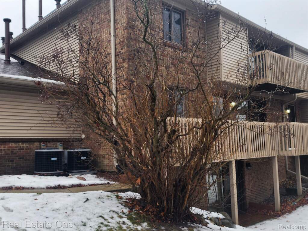 7980 Lawrence #152, West Bloomfield, MI 48322