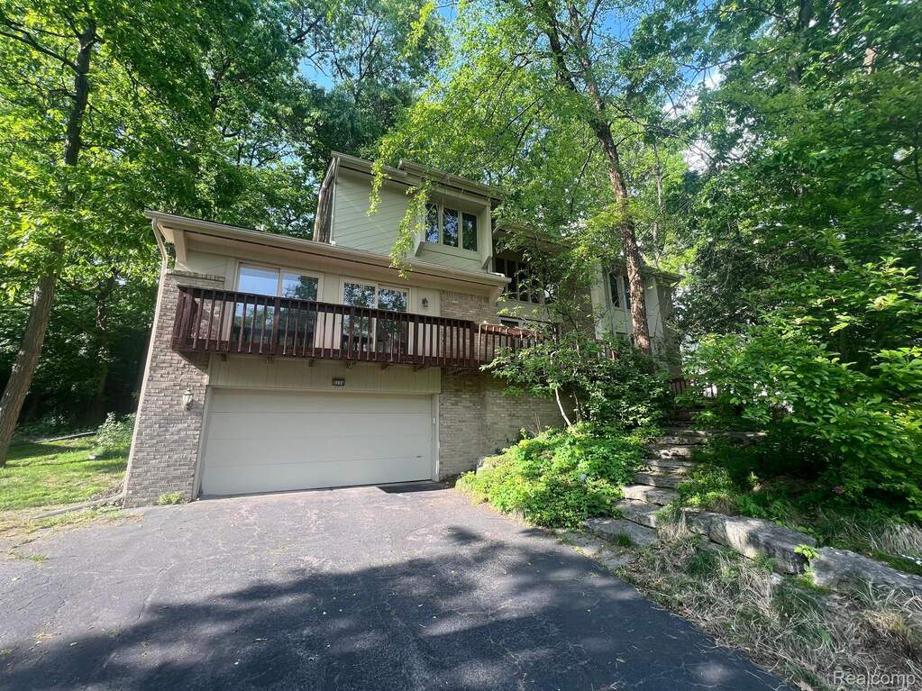 3118 Bloomfield Park Drive, West Bloomfield, MI 48323