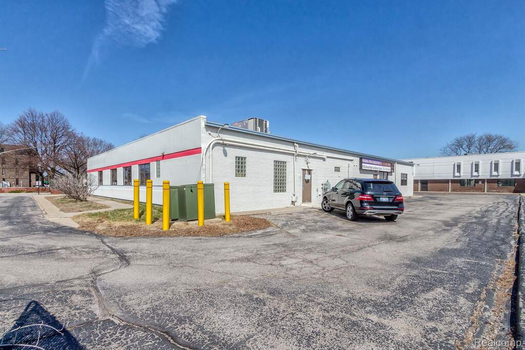 34841 Veterans Plaza #A, Wayne, MI 48184 - More