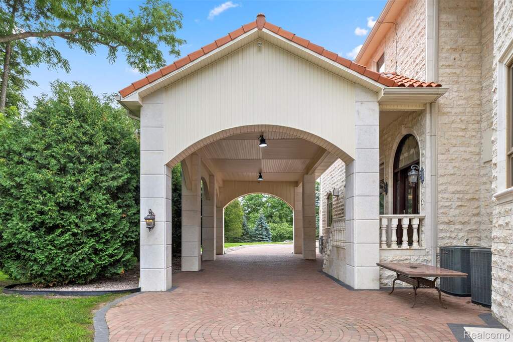 18585 Sheldon Road, Northville, MI 48168 - More