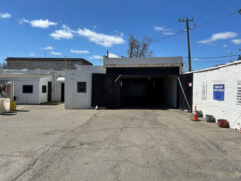 14615 E Jefferson Avenue, Detroit, MI 48215 - View 2
