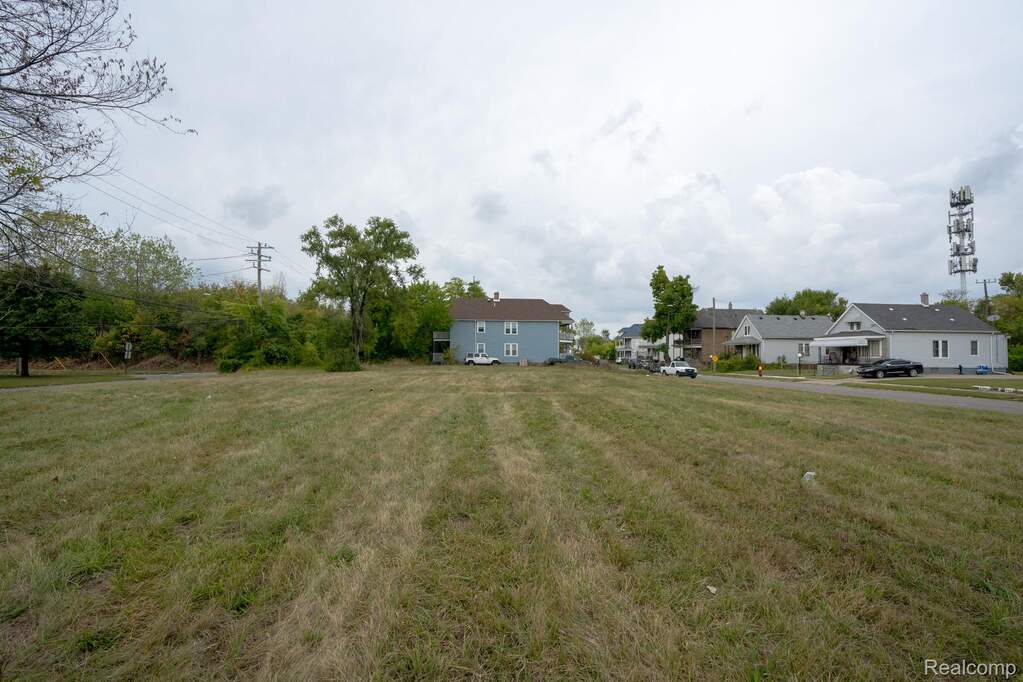 9833 Russell Street, Detroit, MI 48211 - View 2