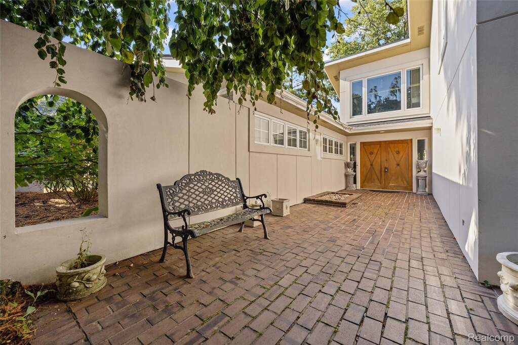 View of patio / terrace at 2372 Pine Lake Road, West Bloomfield, MI 48324