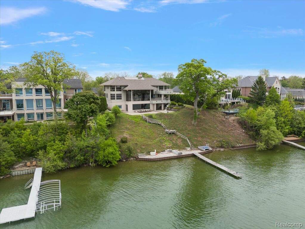 3-3468 Pine Estates Dr Exterior-6.jpg at 3468 Pine Estates Drive, West Bloomfield, MI 48323