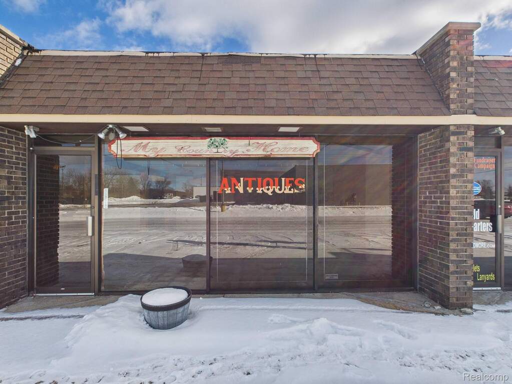 4067 E Court Street, Burton, MI 48509 - View 4