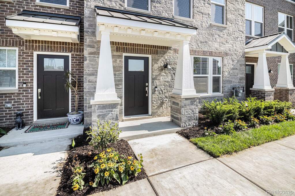43071 Atwood Avenue, Novi, MI 48375 - View 2