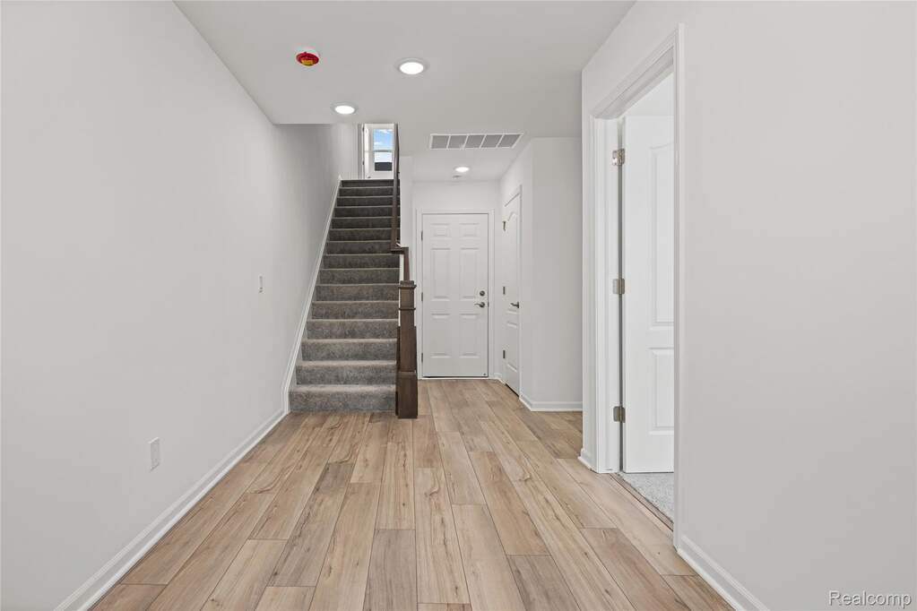43071 Atwood Avenue, Novi, MI 48375 - View 3