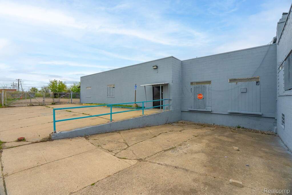 9900 Northlawn Street, Detroit, MI 48204 - More