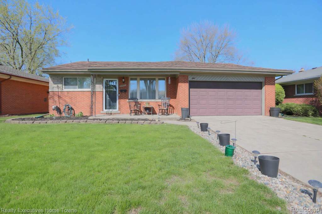 29847 Palomino Drive, Warren, MI 48093 | MLS# 20261024163 | @properties ...