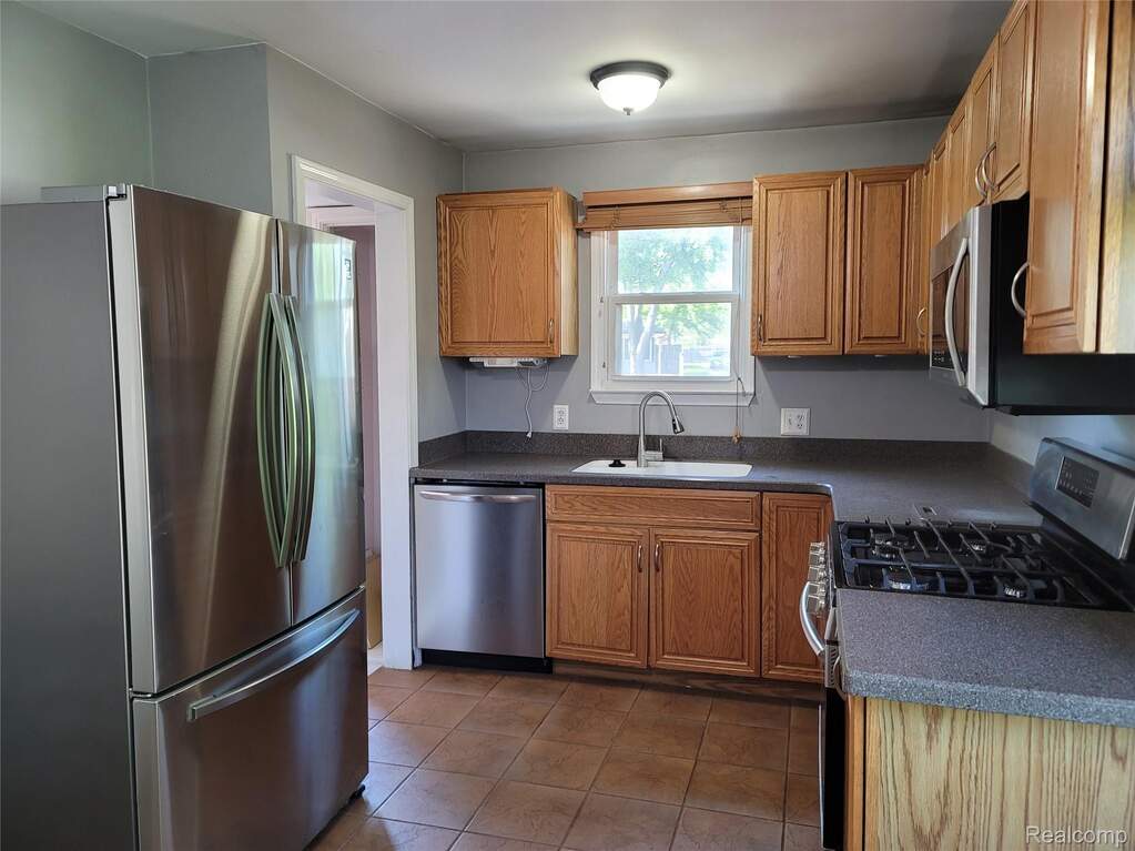 1803 N Connecticut Avenue, Royal Oak, MI 48073 - More