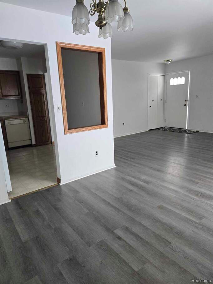 8338 E Hickory Drive, Sterling Heights, MI 48312 - View 3