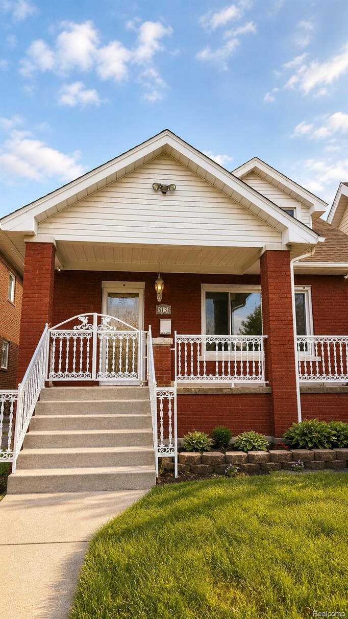 6131 Appoline Street, Dearborn, MI 48126