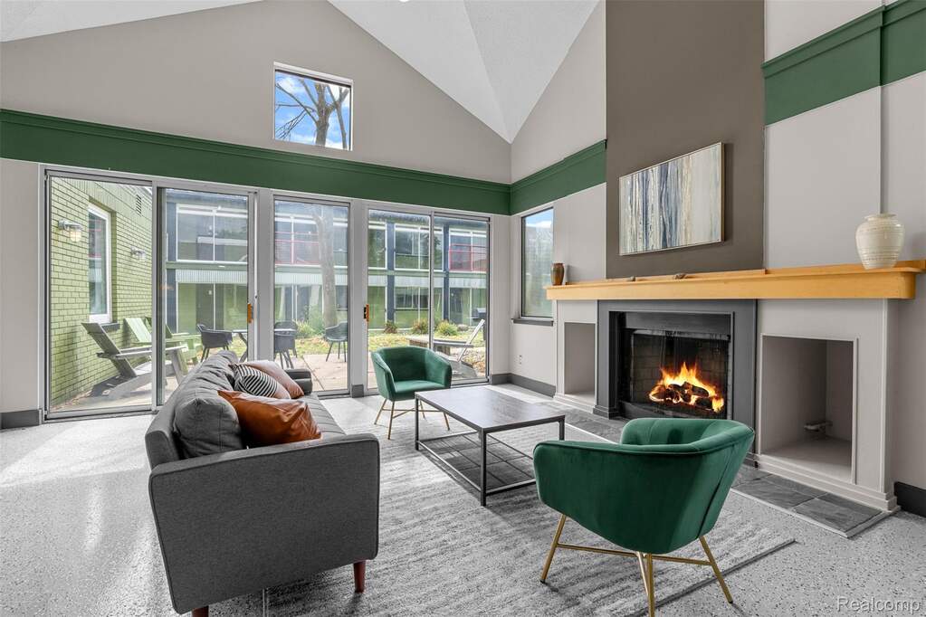 1050 N Adams Road #215, Birmingham, MI 48009 - View 2