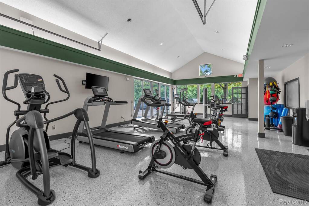 1050 N Adams Road #215, Birmingham, MI 48009 - View 4
