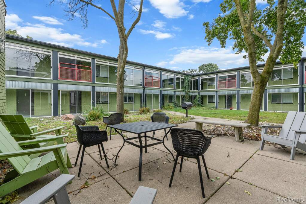 1050 N Adams Road #215, Birmingham, MI 48009 - More