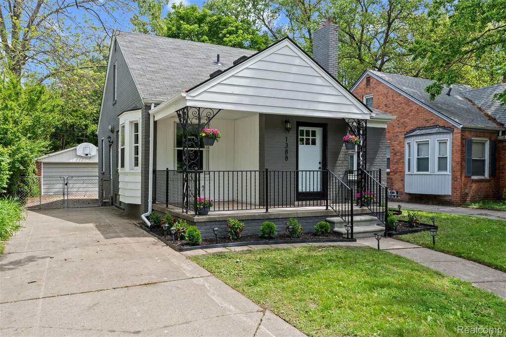 1388 Vernier Road, Grosse Pointe Woods, MI 48236 - View 2