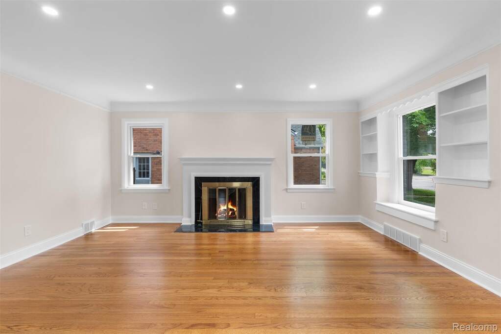 1388 Vernier Road, Grosse Pointe Woods, MI 48236 - View 3