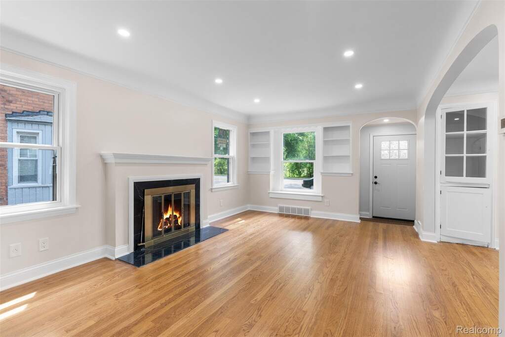 1388 Vernier Road, Grosse Pointe Woods, MI 48236 - View 4